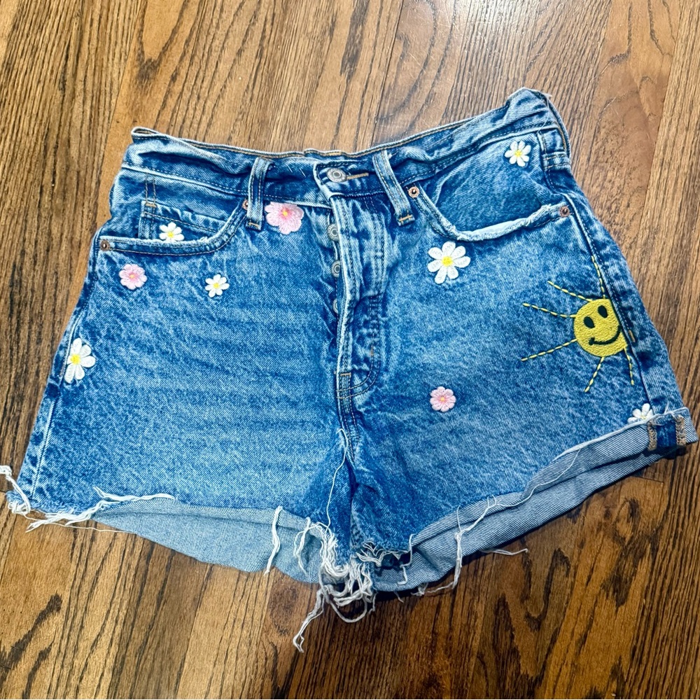 Old Navy Blue Jean Shorts with Embroidered Flowers and Sun size 6